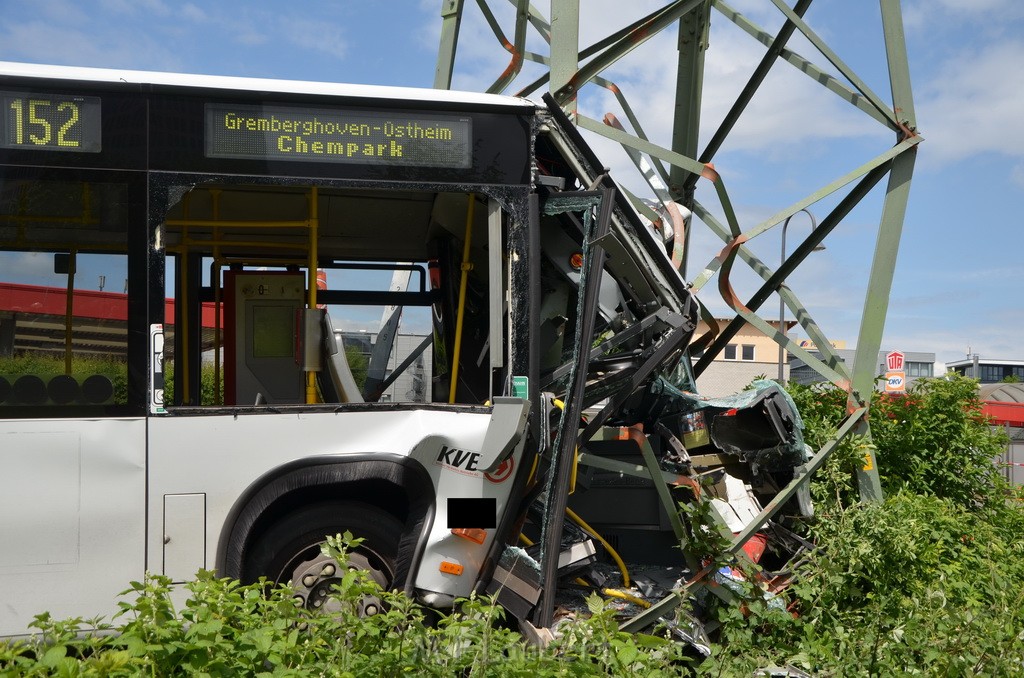 Schwerer Bus Unfall Koeln Porz Gremberghoven Neuenhofstr P233.JPG - Miklos Laubert